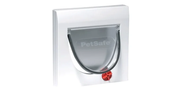 Wit Staywell kattenluik met transparante flap en vierstandenvergrendeling