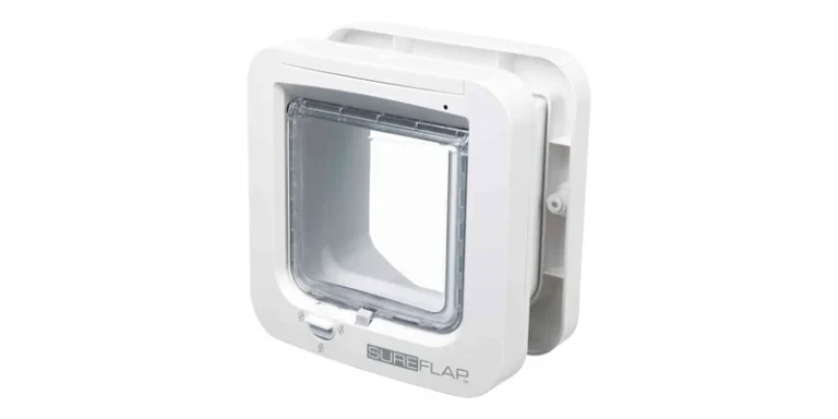 Wit SureFlap microchip-kattenluik met transparante flap en tunnel