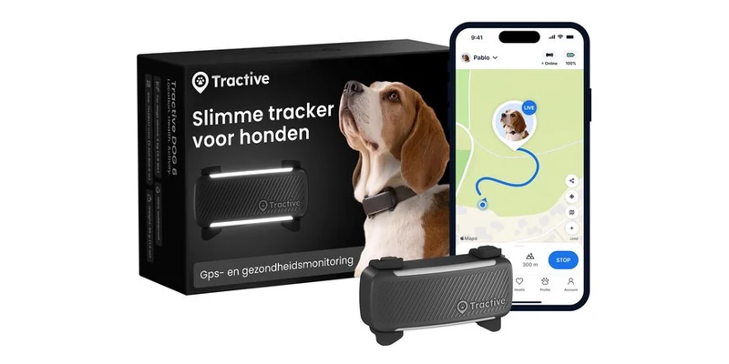 Zwarte Tractive Dog 6 GPS-tracker met verpakking en smartphone met kaart